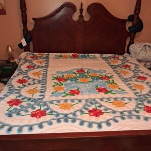 Chenille bedspread king No Stains Perfect Condition